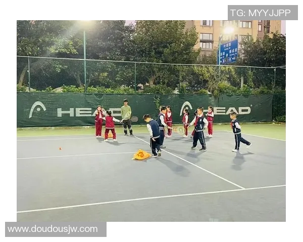 重庆网球队技术提升之路:聚焦网球训练与战术创新探讨 重庆网球队技术提升之路:聚焦网球训练与战术创新探讨