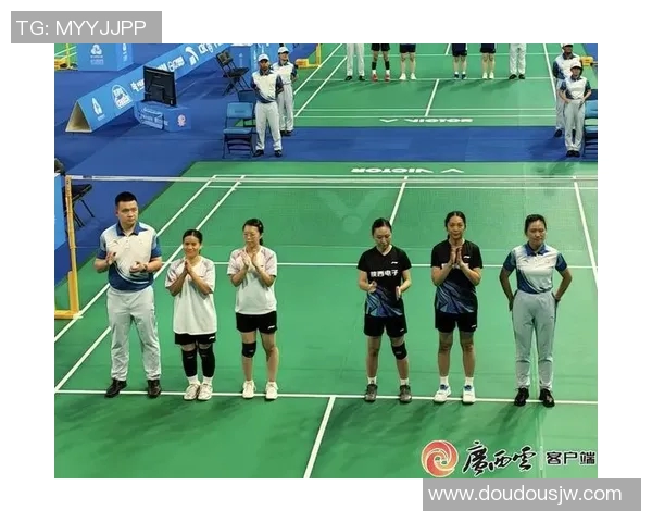 全运会精彩回顾：成都羽毛球队默契配合展现团队实力与竞技精神