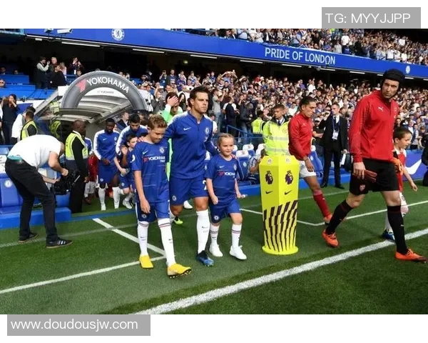 上海足球队的成长之路：从默默无闻到辉煌成就的纪实故事