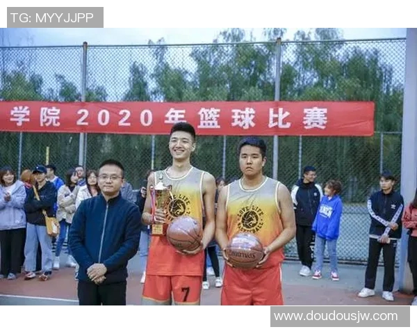 南京篮球队荣登篮球团队协作排行榜第三名展现团队精神与实力 南京篮球队荣登篮球团队协作排行榜第三名展现团队精神与实力