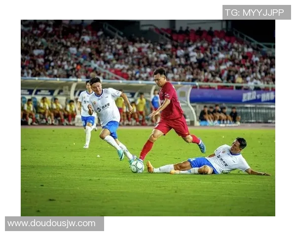 建业与武汉激战正酣比赛结果揭晓引发球迷热议 建业与武汉激战正酣比赛结果揭晓引发球迷热议