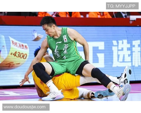 辽篮与山东男篮巅峰对决直播精彩瞬间回顾与分析