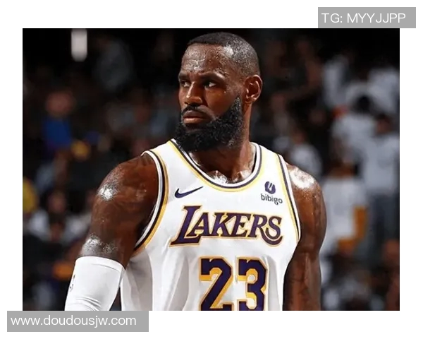 詹姆斯创历史新纪录成为首位达成4万分1万板1万助的球员