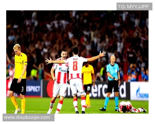 首回合曼联与巴黎激战正酣谁能在欧冠赛场上笑到最后