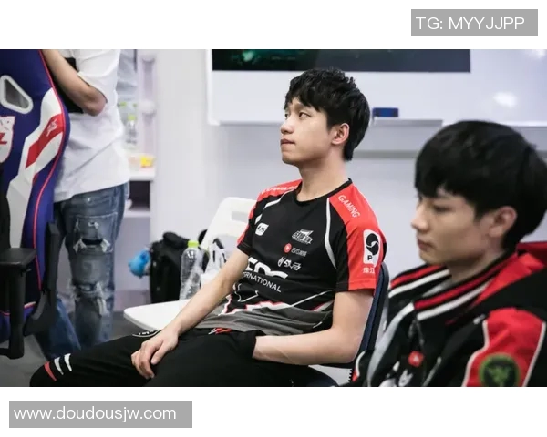 CSGO战术解析：深入探讨JDG战队的游戏节奏与策略运用